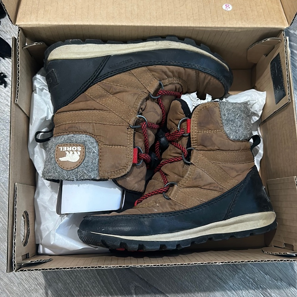 Sorel Whitney short lace boots size 1